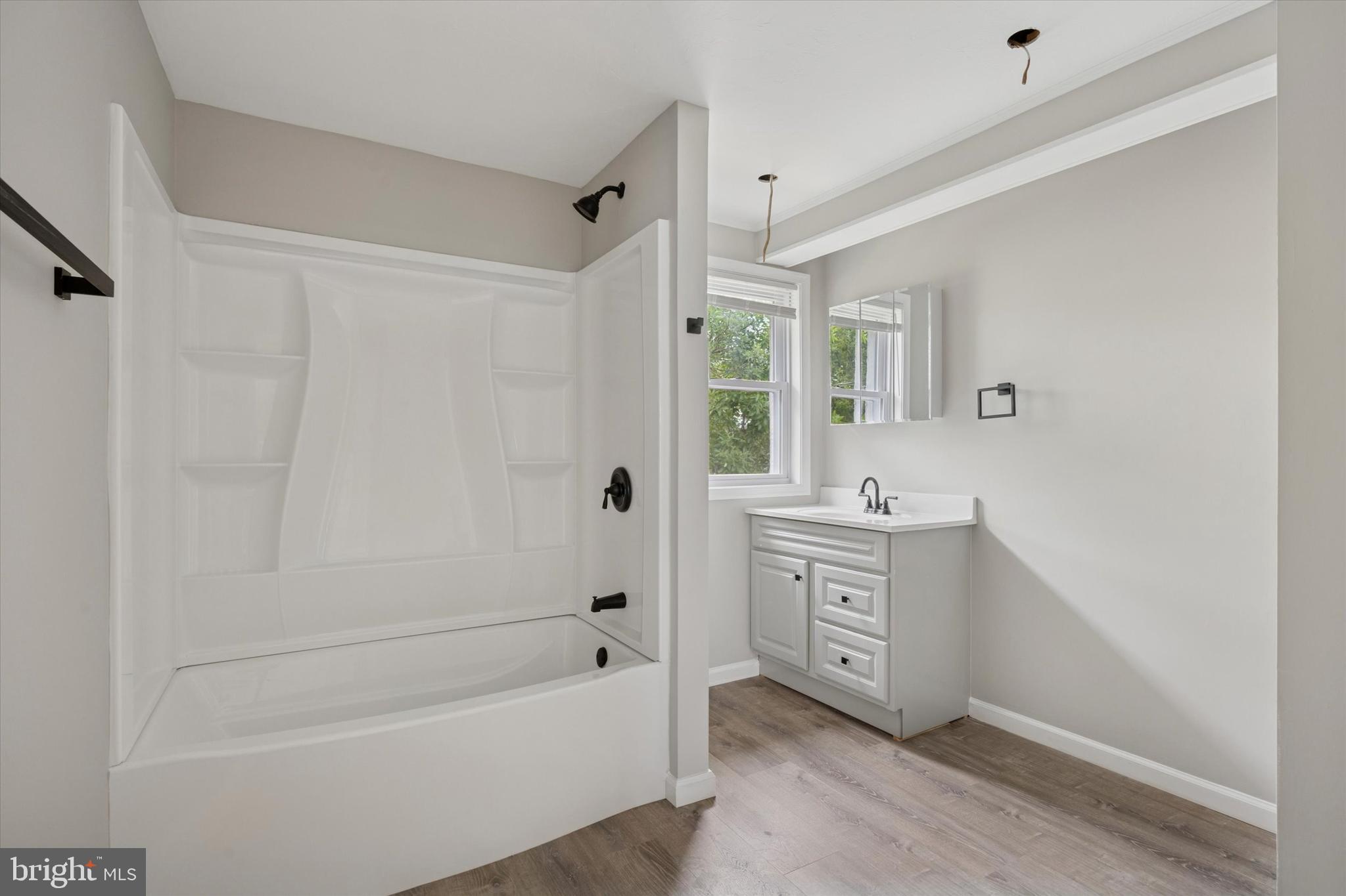 505 Fernwood Avenue Folsom, PA 19033 - Photo 9 of 32 Hall Full Bath