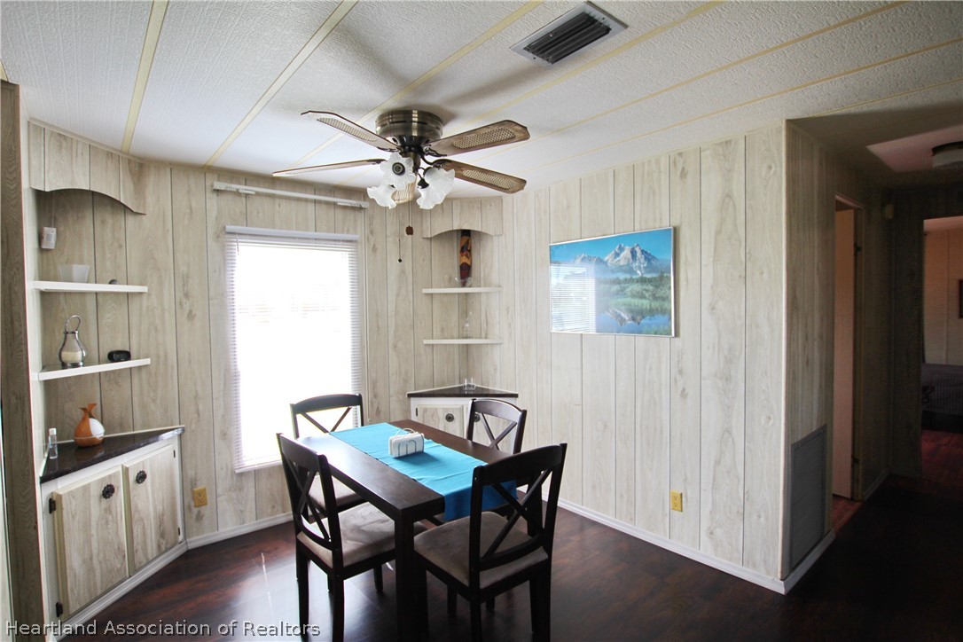 1272 Chobee Loop Okeechobee, FL 34974 - Photo 4 of 32