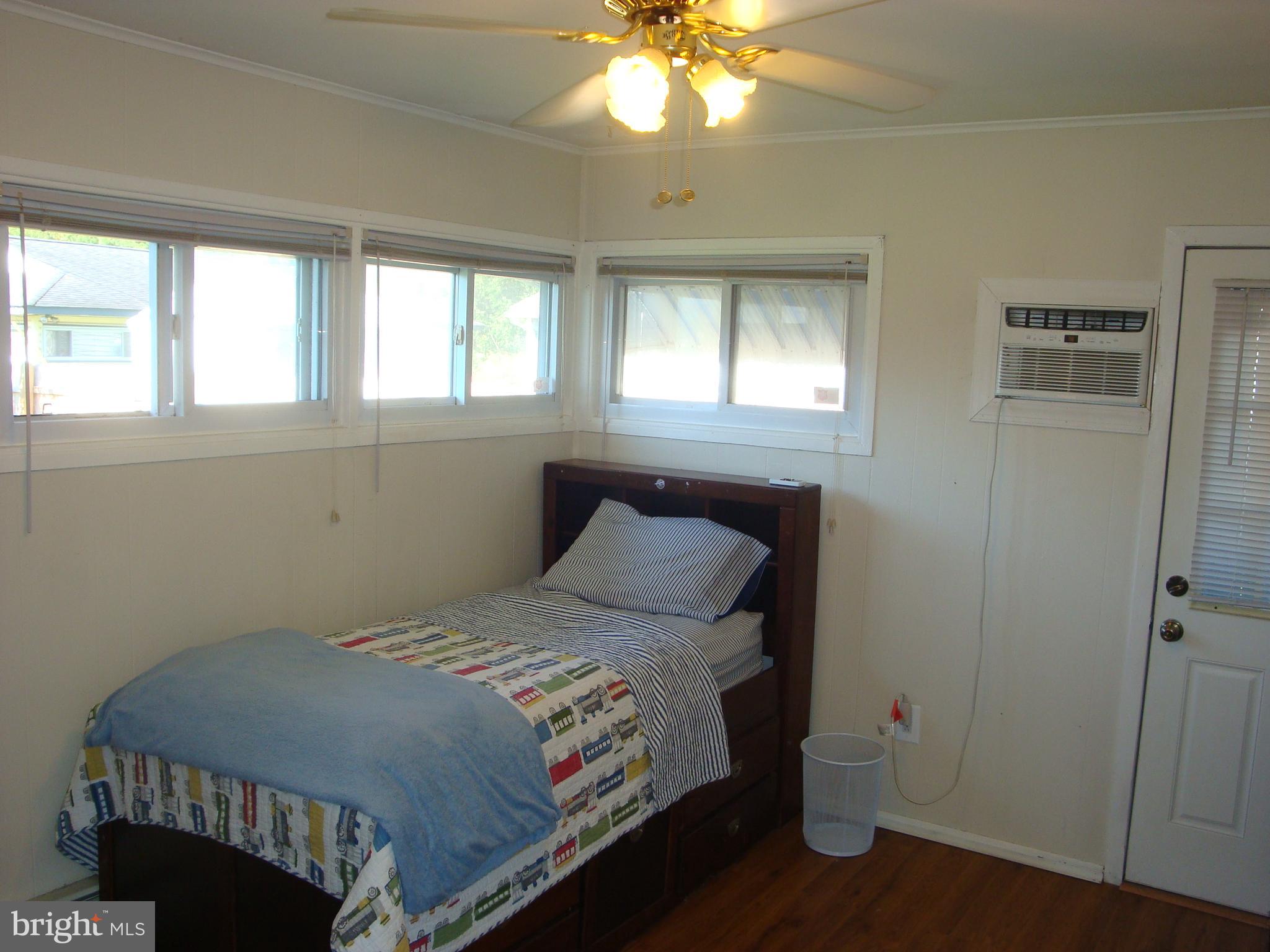 71 Incurve Road Levittown, PA 19057 - Photo 15 of 32 Bedroom 2 with Ceiling fan