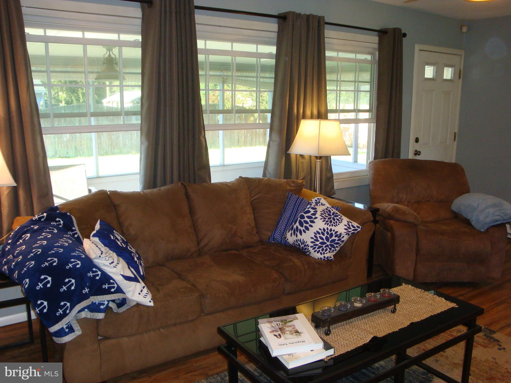71 Incurve Road Levittown, PA 19057 - Photo 5 of 32 Living Room