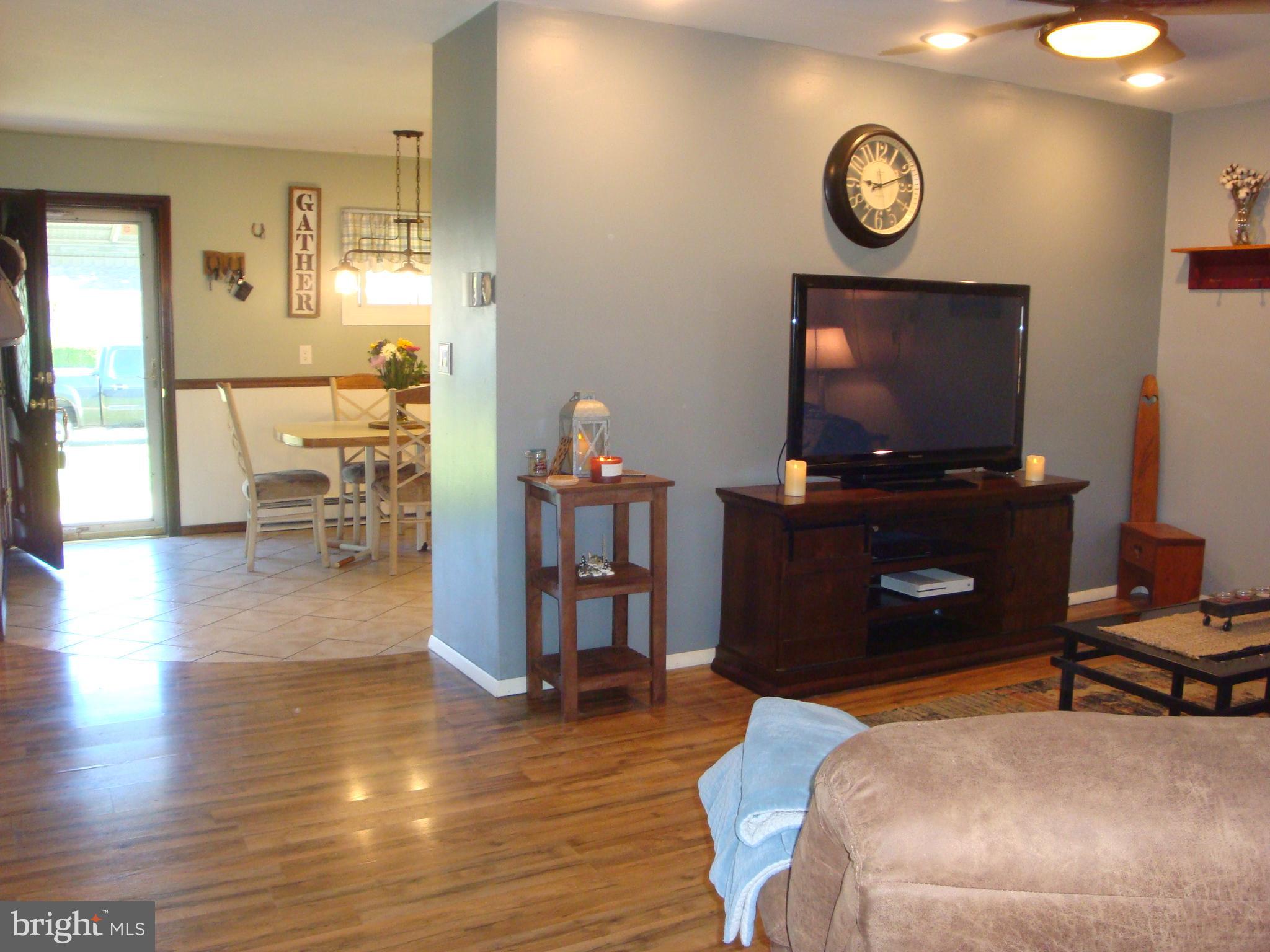 71 Incurve Road Levittown, PA 19057 - Photo 10 of 32 Open Floor Plan for entertaining