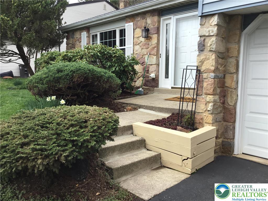 3605 Chalmette Road Allentown, PA 18104 - Photo 3 of 50