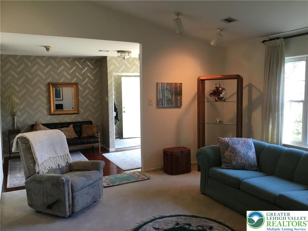 3605 Chalmette Road Allentown, PA 18104 - Photo 9 of 50