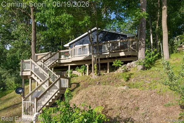 $315,000 | 11459 Patterson Lake Drive, Pinckney, MI 48169