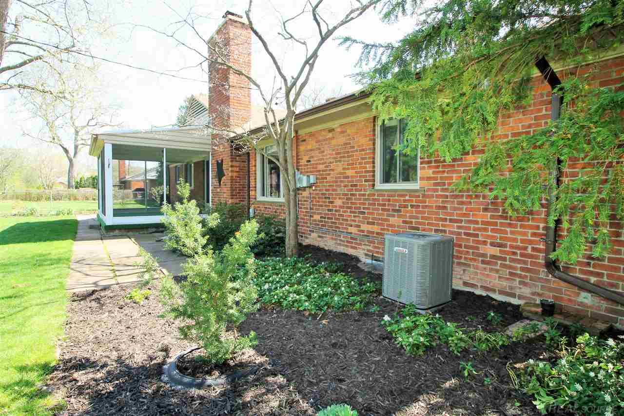 430 Barclay Road Grosse Pointe Farms, MI 48236 - Photo 33 of 40