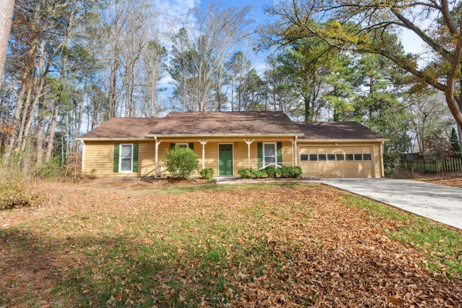 3041 Whitehurst Way Marietta, GA 30068 - Photo 1 of 1 a front view of a house with a garden