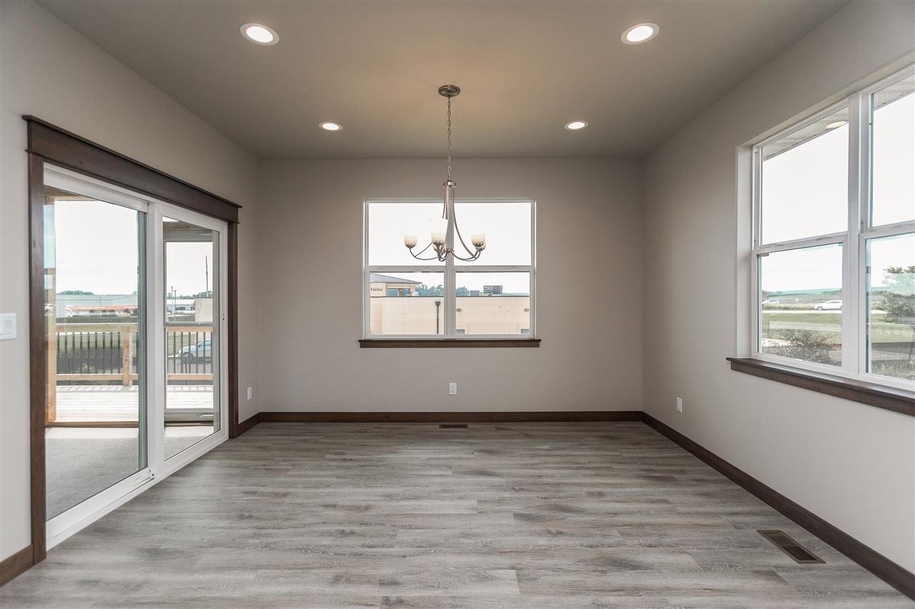 214 Ridge View Drive Fairfax, IA 52228 - Photo 12 of 41 Gallery Image 12