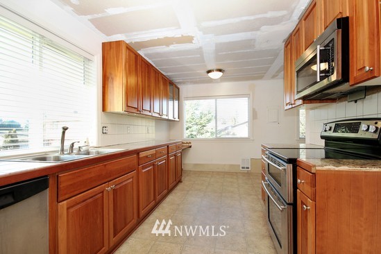 411 213th Place Southwest, Unit D Bothell, WA 98021 - Photo 4 of 13