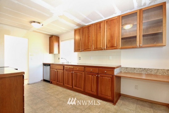411 213th Place Southwest, Unit D Bothell, WA 98021 - Photo 5 of 13