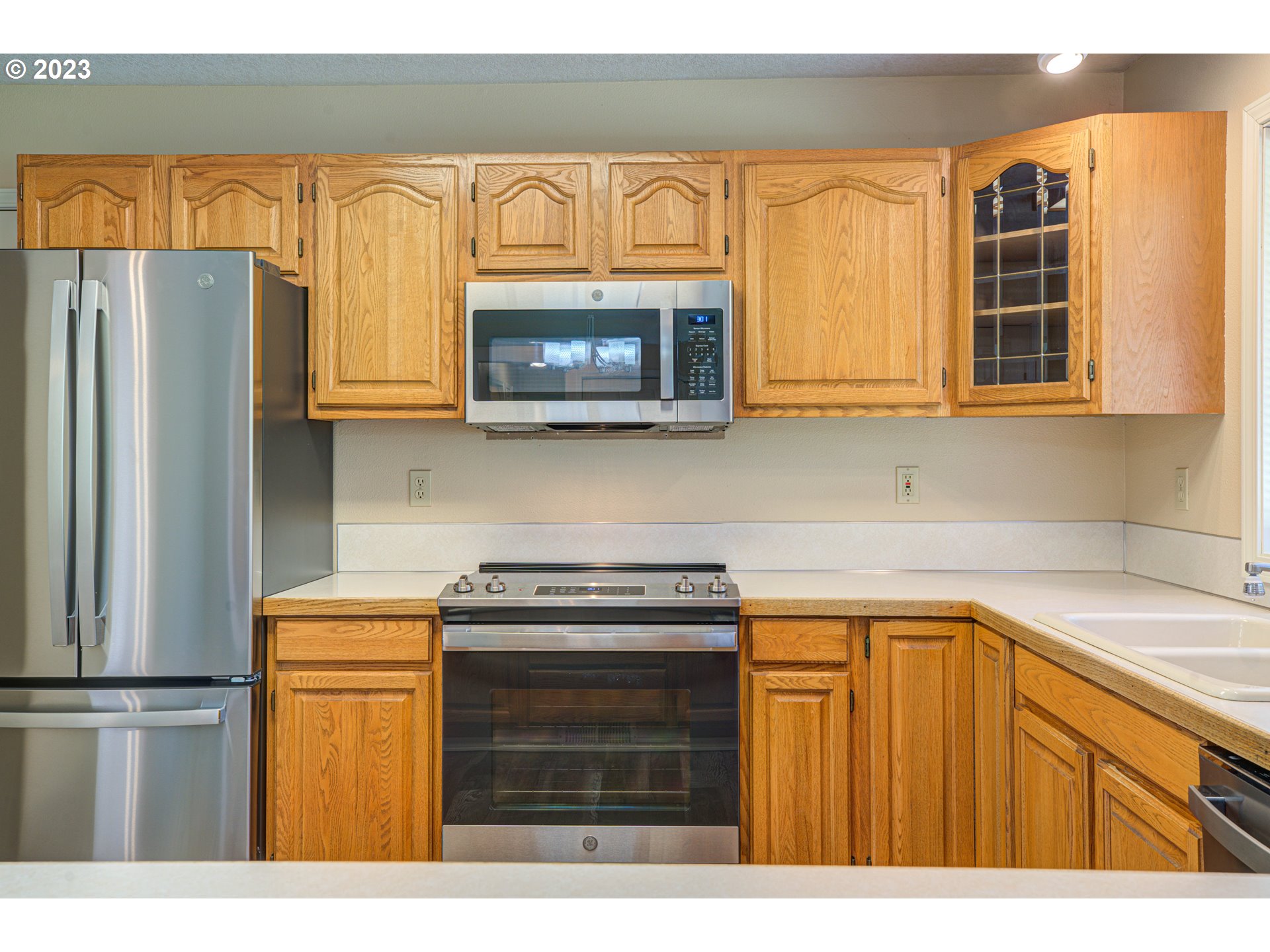 4523 Southeast Hill Road Milwaukie, OR 97267 - Photo 11 of 48 a kitchen with stainless steel appliances granite countertop a refrigerator and a microwave