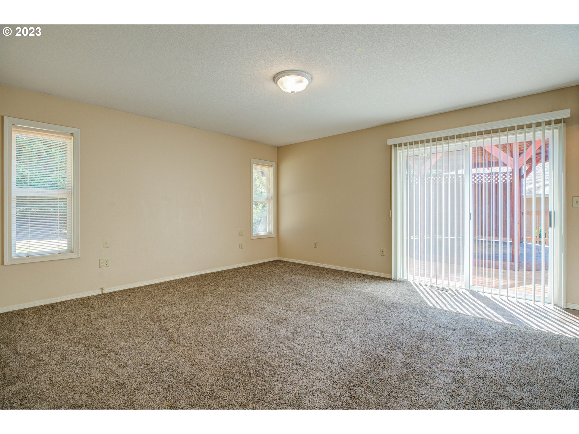4523 Southeast Hill Road Milwaukie, OR 97267 - Photo 24 of 48 a view of an empty room with a window