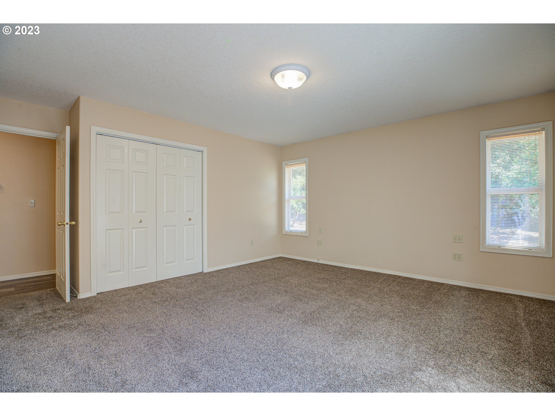4523 Southeast Hill Road Milwaukie, OR 97267 - Photo 27 of 48 a view of an empty room with a window