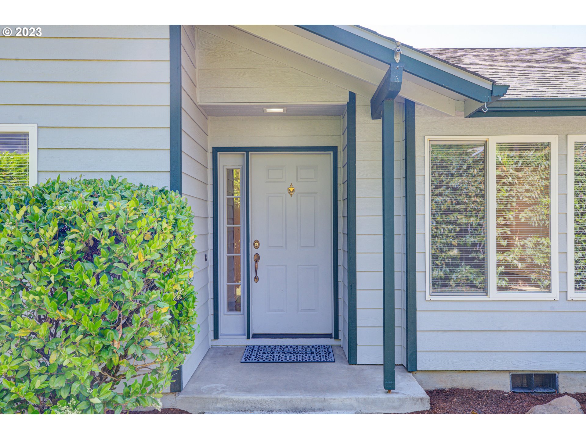 4523 Southeast Hill Road Milwaukie, OR 97267 - Photo 3 of 48 a view of backyard with potted plants