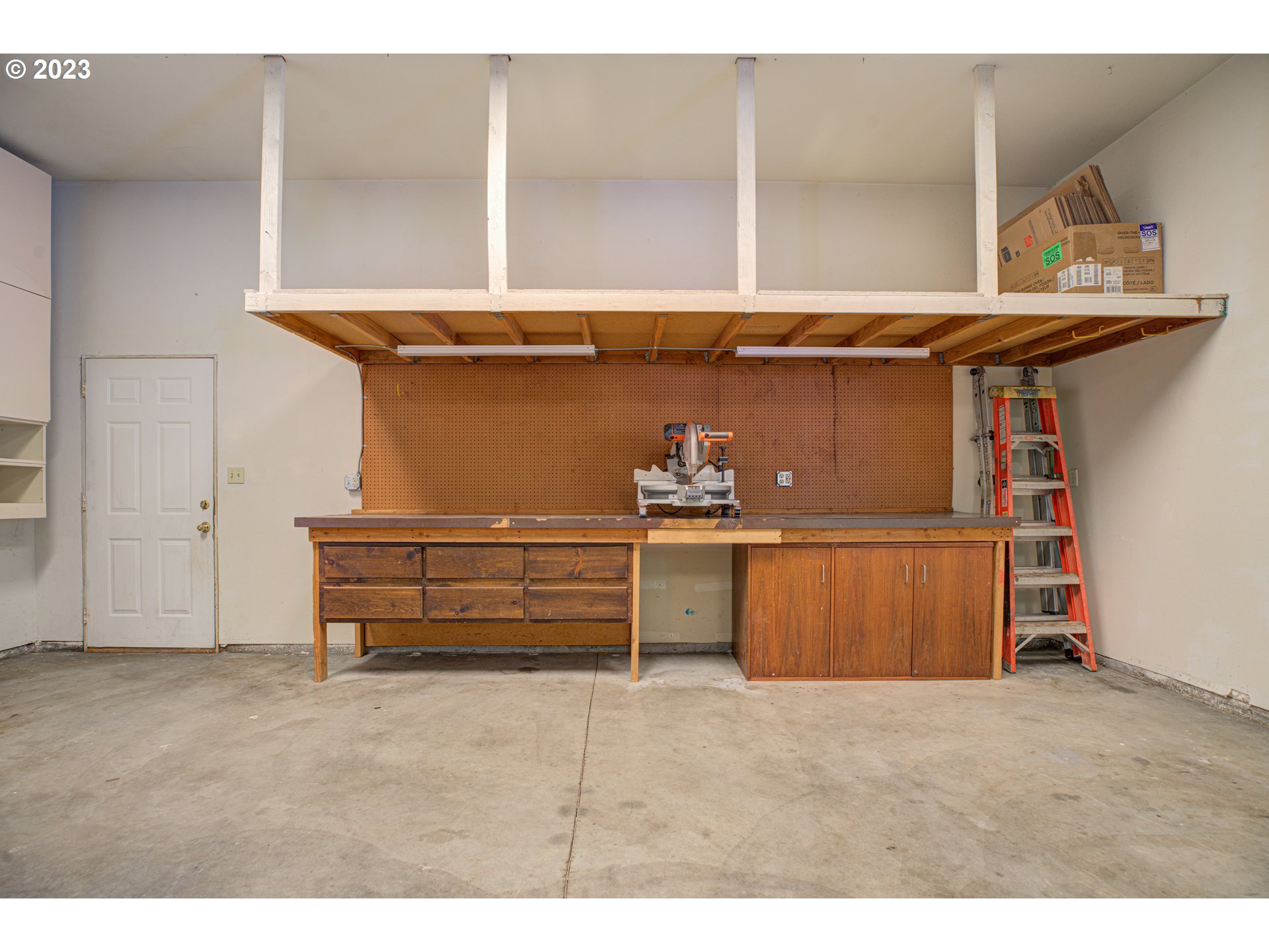 4523 Southeast Hill Road Milwaukie, OR 97267 - Photo 35 of 48 a view of room with window