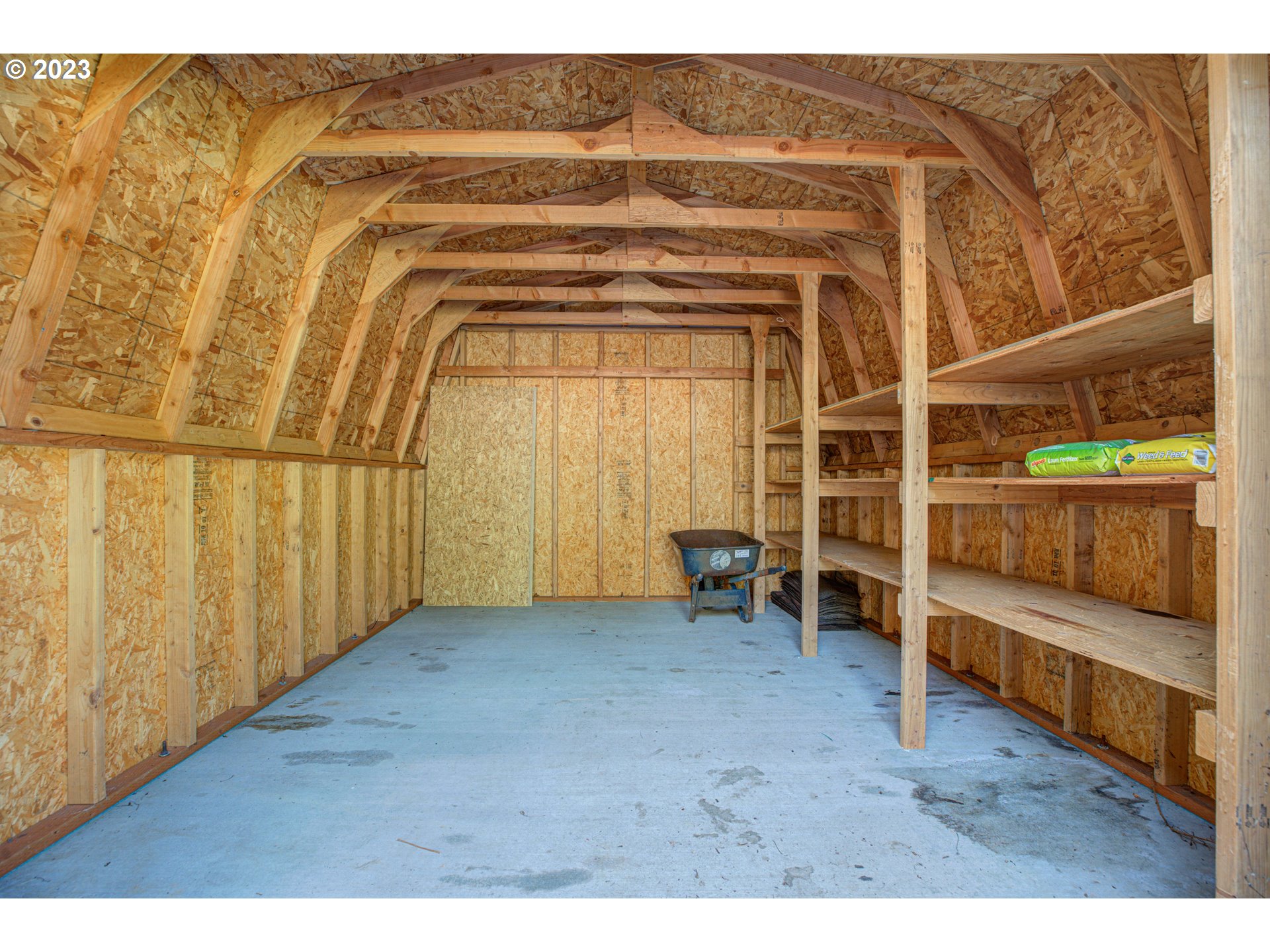 4523 Southeast Hill Road Milwaukie, OR 97267 - Photo 37 of 48 a view of an empty room