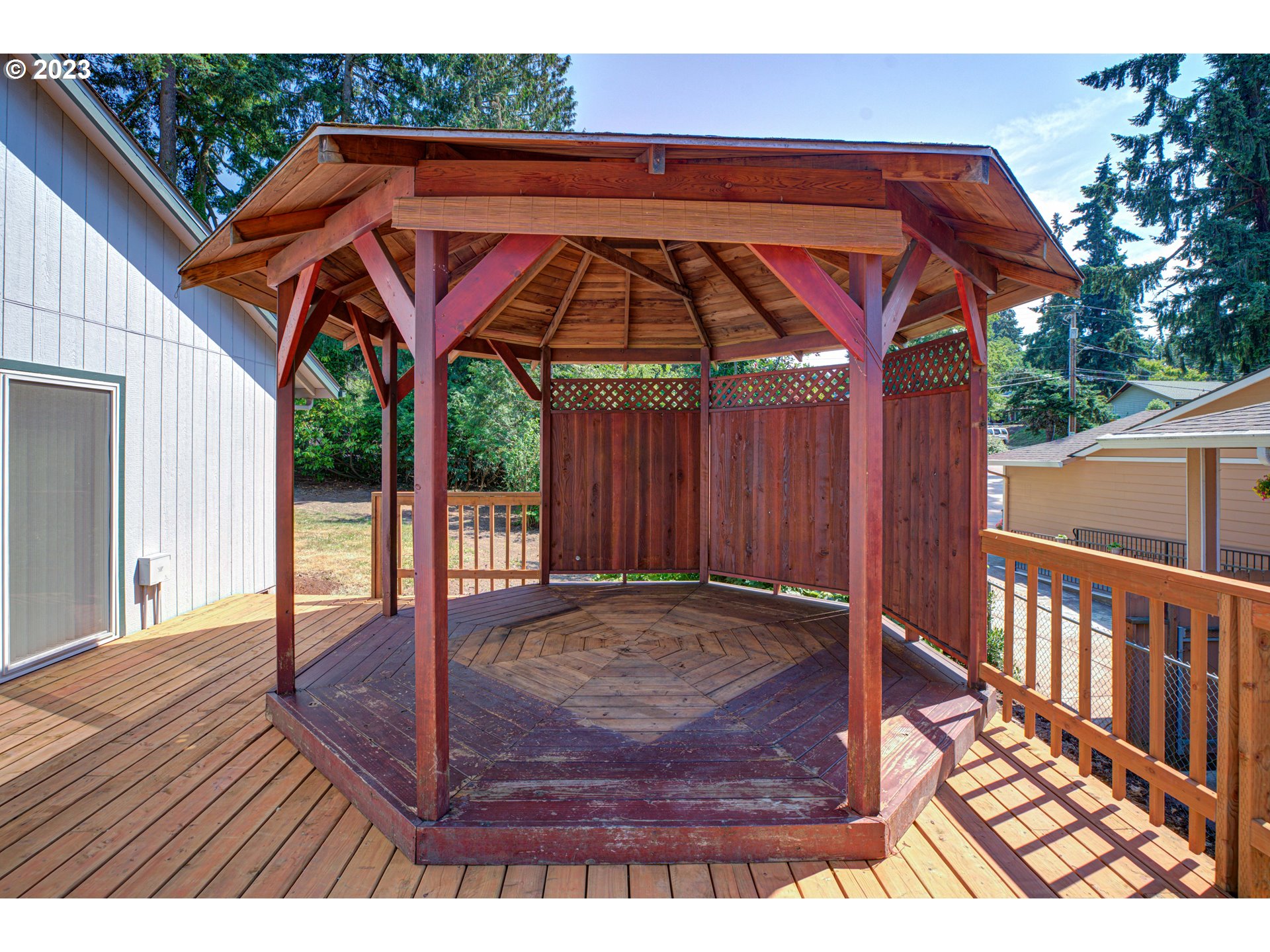 4523 Southeast Hill Road Milwaukie, OR 97267 - Photo 42 of 48 a view of an outdoor space