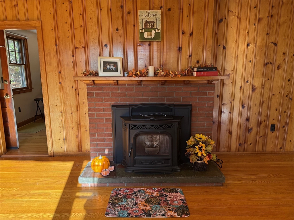 7 Stage Road South Deerfield, MA 01373 - Photo 5 of 34 Gallery Image 5