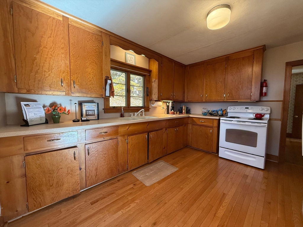7 Stage Road South Deerfield, MA 01373 - Photo 8 of 34 Gallery Image 8