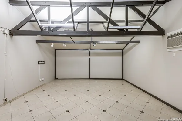 $2,400 | 555 Patricia, San Antonio, TX 78216