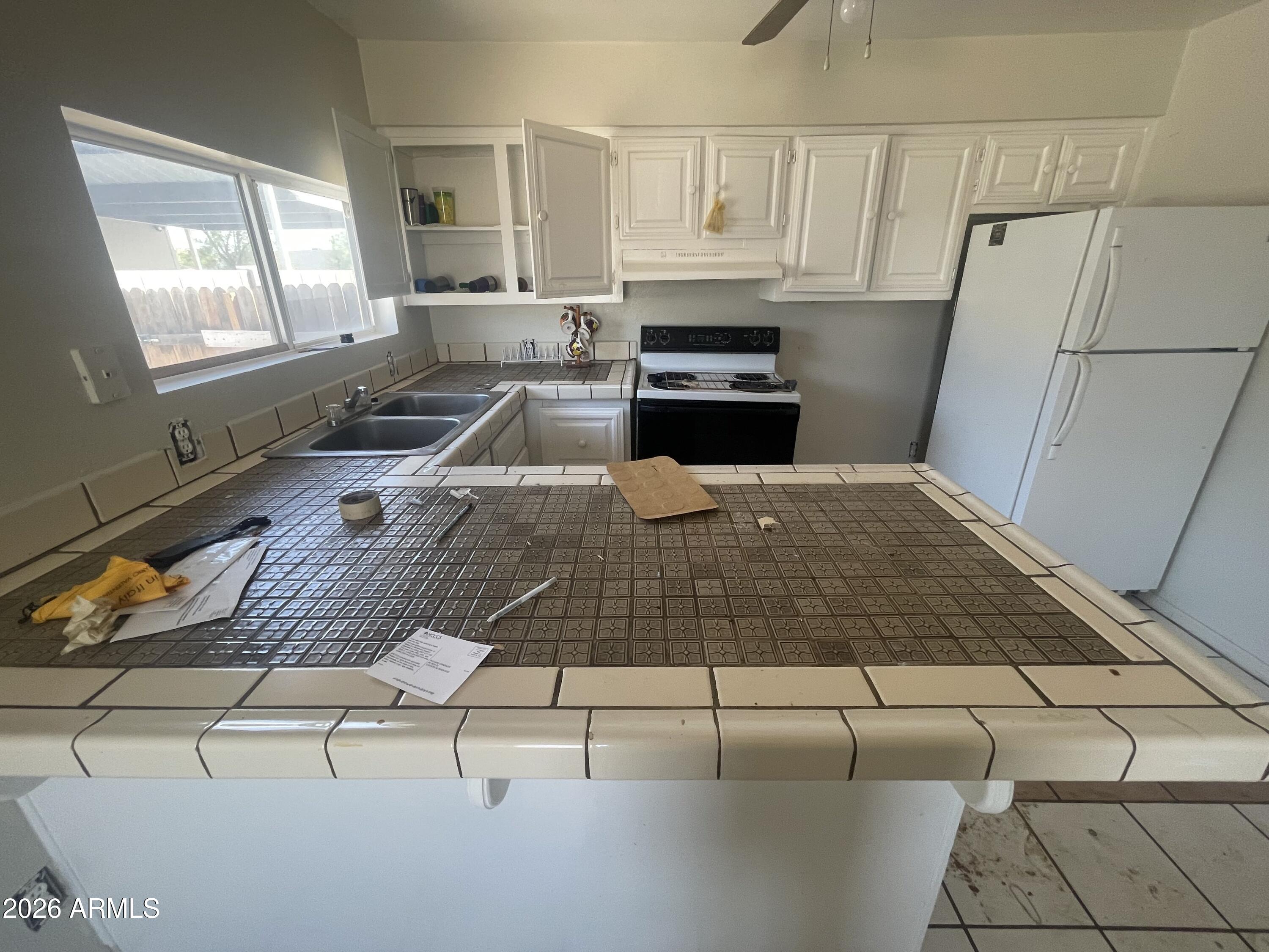 11006 West Hopi Street Avondale, AZ 85329 - Photo 7 of 28 IMG_2024