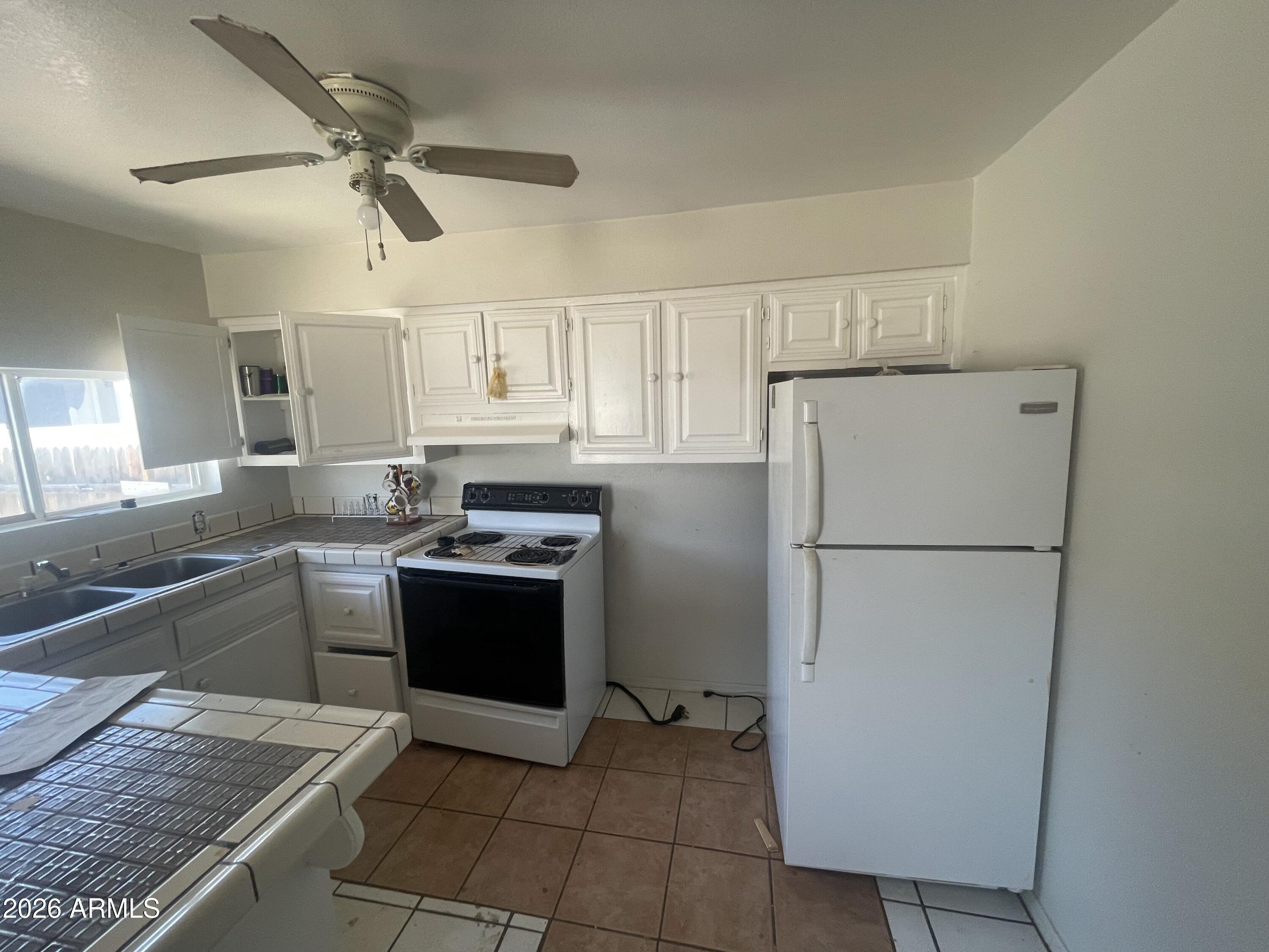 11006 West Hopi Street Avondale, AZ 85329 - Photo 9 of 28 IMG_2027