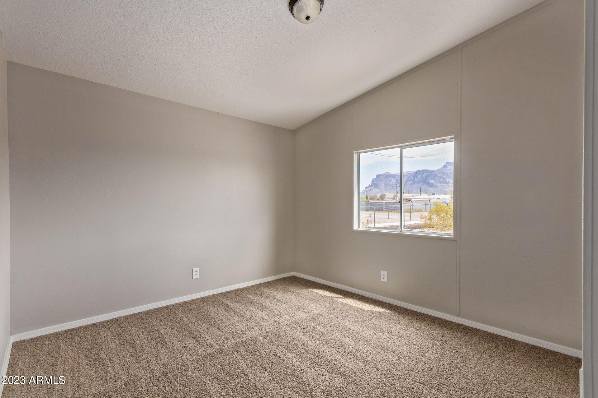 488 South Hilton Road Apache Junction, AZ 85119 - Photo 12 of 20 LFbxKjBg