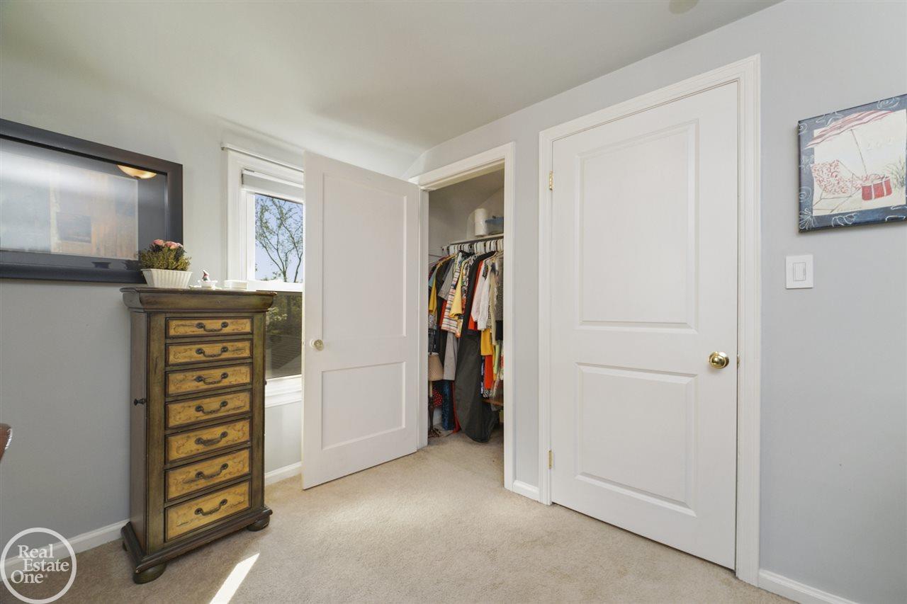 466 Moran Road Grosse Pointe, MI 48236 - Photo 21 of 33 50040172-20.JPG