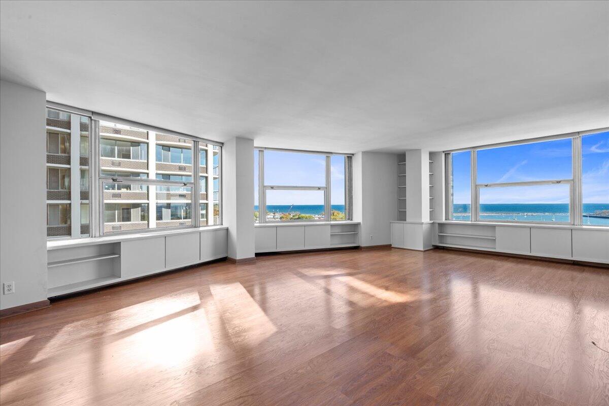 1610 North Prospect Avenue, Unit 506 Milwaukee, WI 53202 - Photo 3 of 29 Living Room