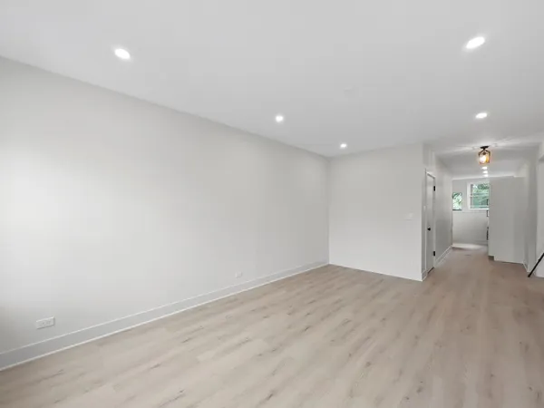 $1,995 | 3035 West Rosemont Avenue, Unit 1, Chicago, IL 60659