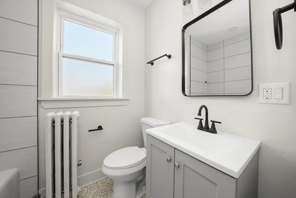 $1,995 | 3035 West Rosemont Avenue, Unit 1, Chicago, IL 60659