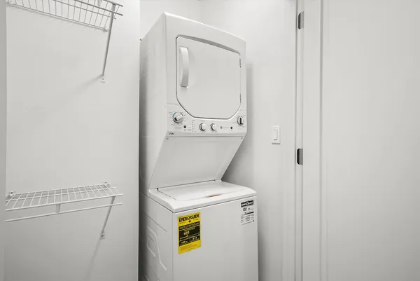 $1,995 | 3035 West Rosemont Avenue, Unit 1, Chicago, IL 60659