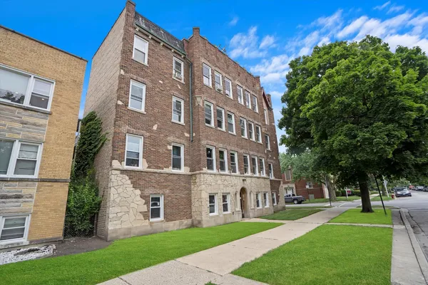 $1,995 | 3035 West Rosemont Avenue, Unit 1, Chicago, IL 60659