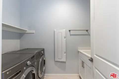 a view of utility room