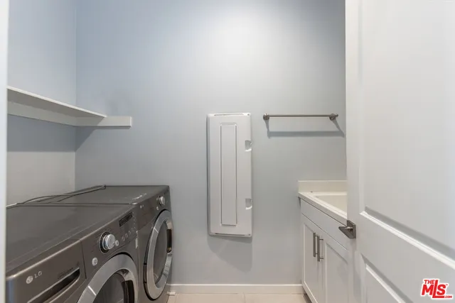 a view of utility room