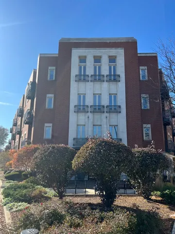 $2,200 | 1075 West Roosevelt Road, Unit 303, Chicago, IL 60608