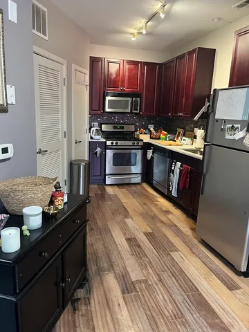 $2,200 | 1075 West Roosevelt Road, Unit 303, Chicago, IL 60608