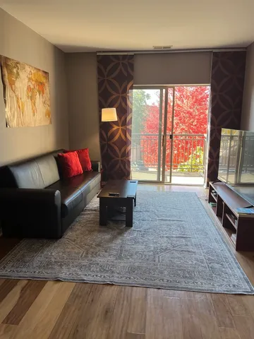 $2,200 | 1075 West Roosevelt Road, Unit 303, Chicago, IL 60608