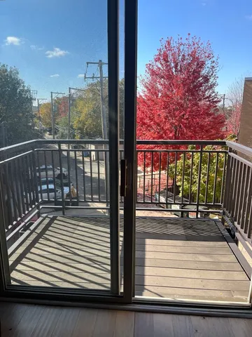 $2,200 | 1075 West Roosevelt Road, Unit 303, Chicago, IL 60608