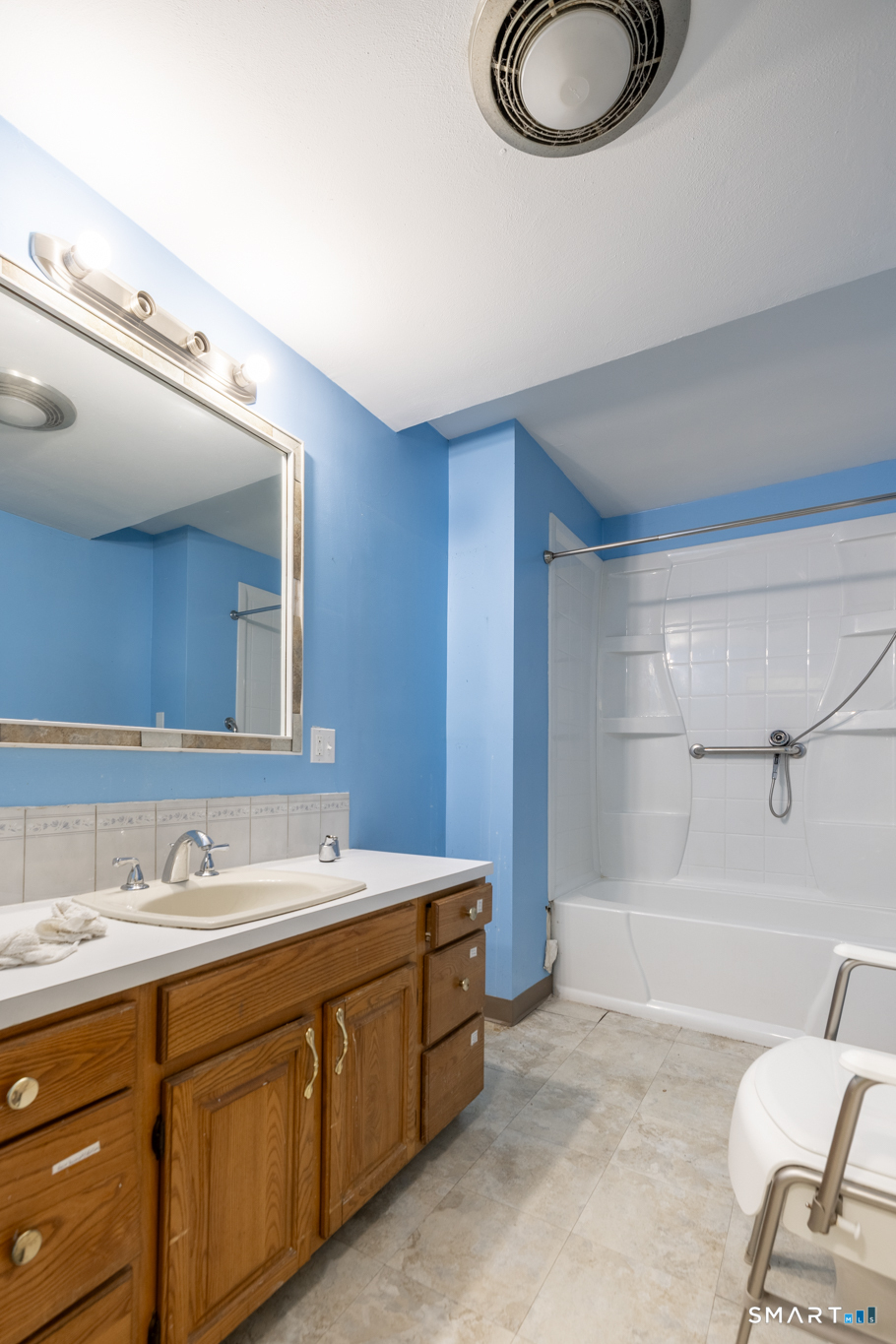 147 Locust Street Waterbury, CT 06704 - Photo 3 of 13
