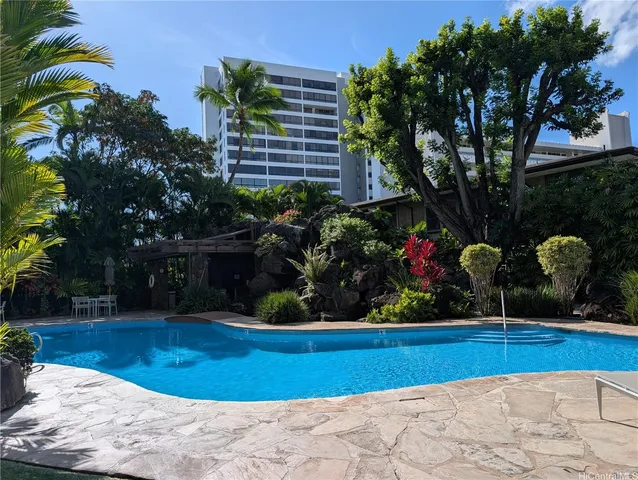 $4,200 | 1525 Wilder Avenue, Unit 1004, Honolulu, HI 96822