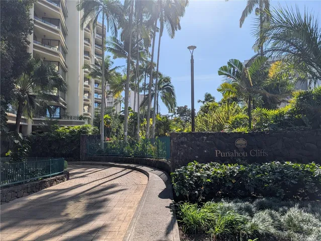 $4,200 | 1525 Wilder Avenue, Unit 1004, Honolulu, HI 96822