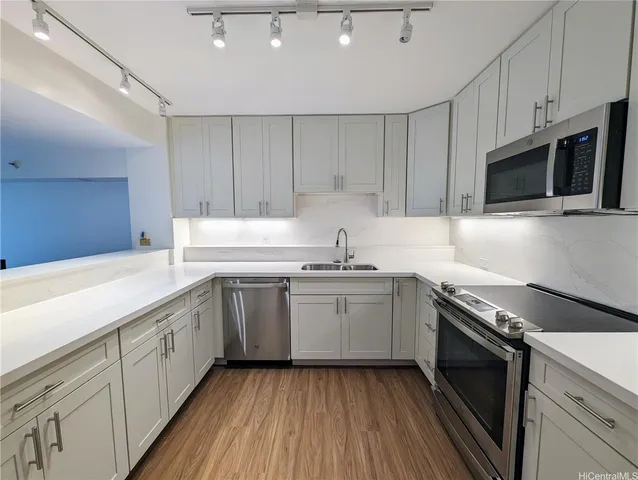 $4,200 | 1525 Wilder Avenue, Unit 1004, Honolulu, HI 96822