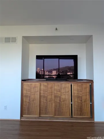 $4,200 | 1525 Wilder Avenue, Unit 1004, Honolulu, HI 96822