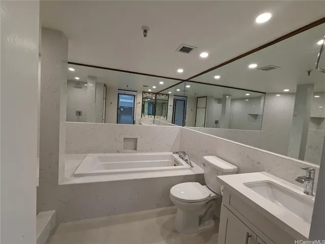 $4,200 | 1525 Wilder Avenue, Unit 1004, Honolulu, HI 96822