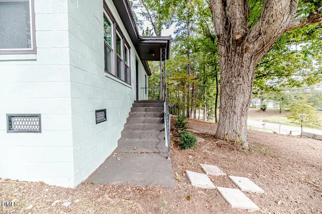 a view of a pathway both side of building