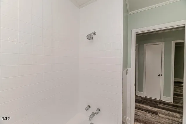 an empty room with windows and ceiling fan