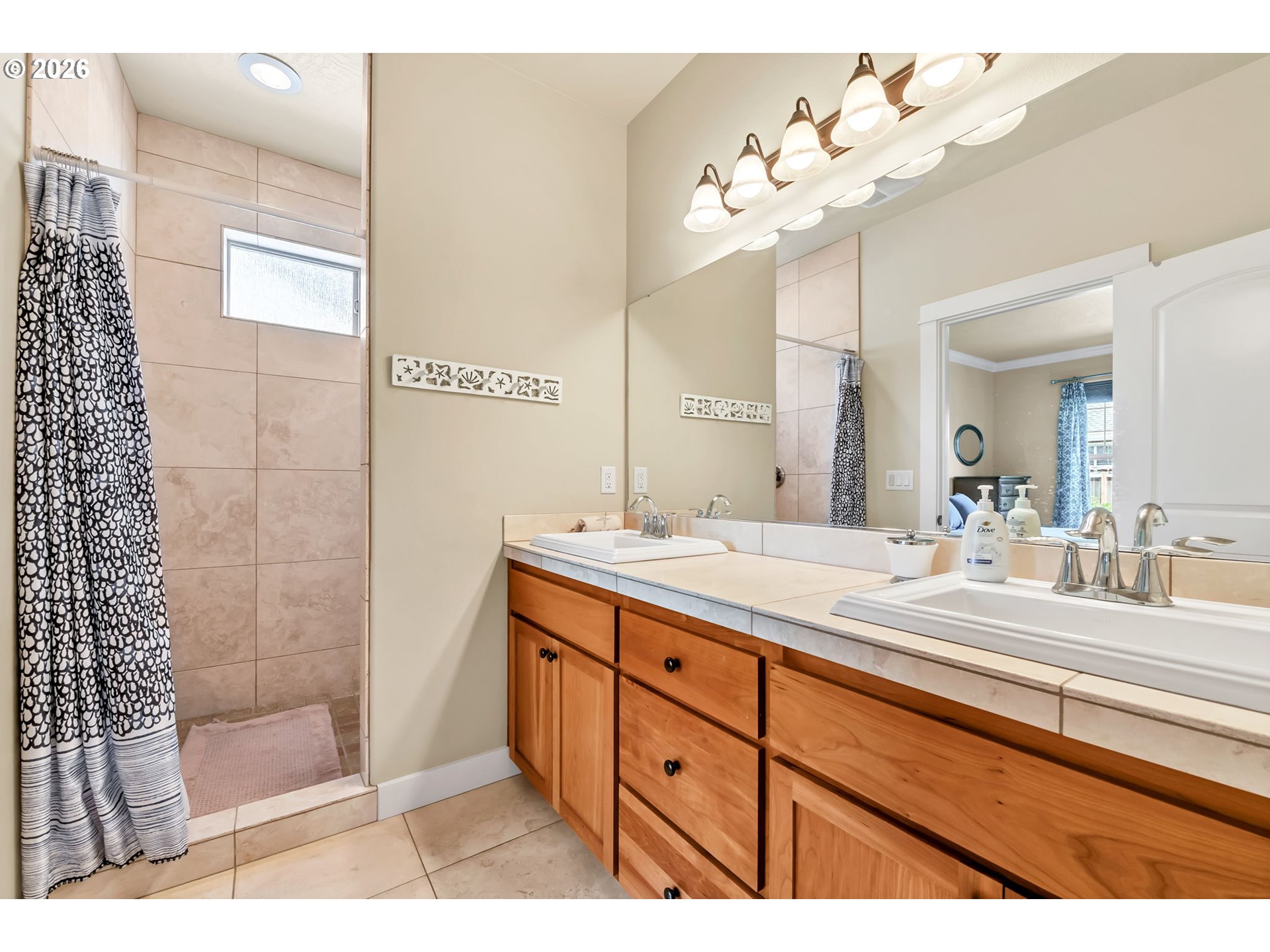 1198 South 41st Place Springfield, OR 97478 - Photo 33 of 47 Owner's Suite Bathroom