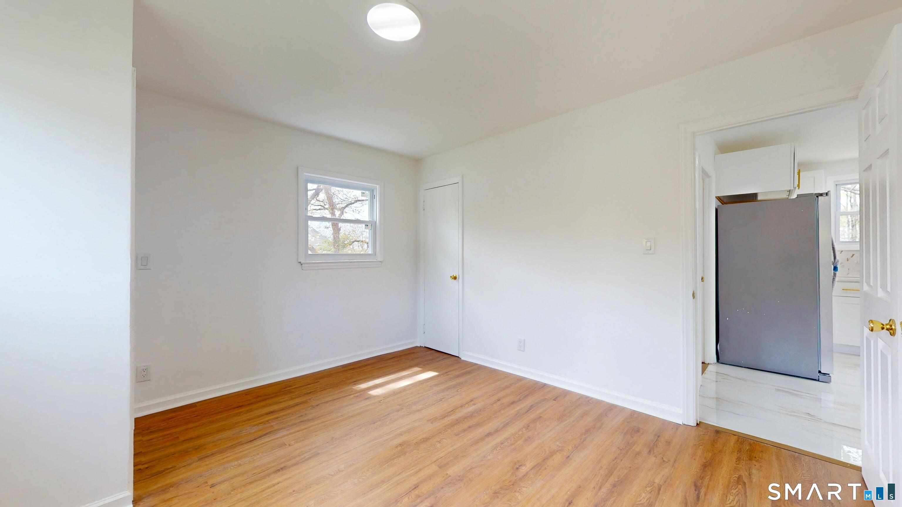 52 Glen Haven Road New Haven, CT 06513 - Photo 17 of 38