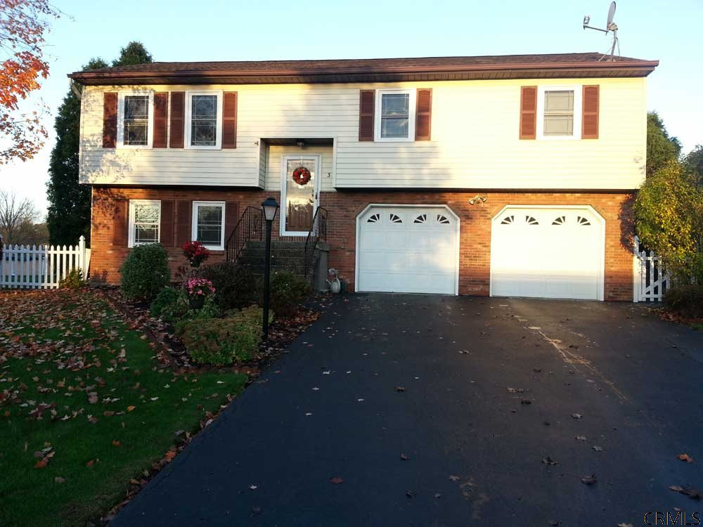 3 Old Farm Road Colonie, NY 12189 - Photo 1 of 19 Photo 1