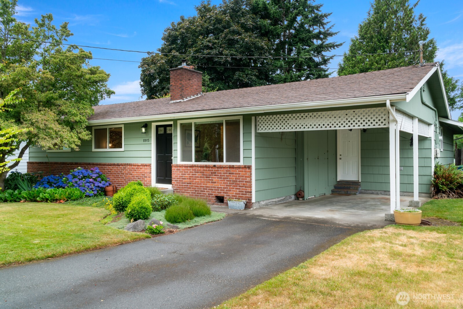 8915 218th Street Southwest Edmonds, WA 98026 - Photo 4 of 39